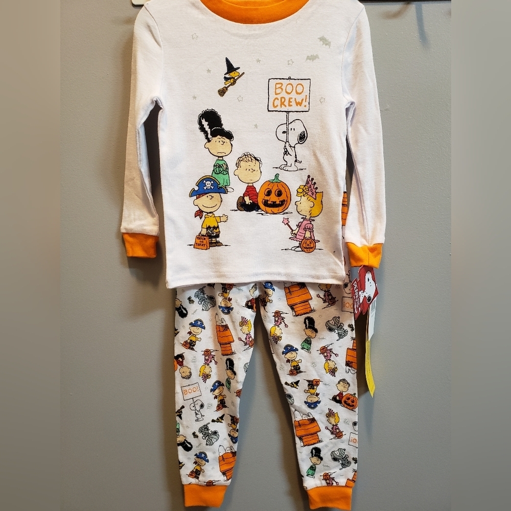 Peanuts Gang NWT 2-piece Halloween Pajama Set